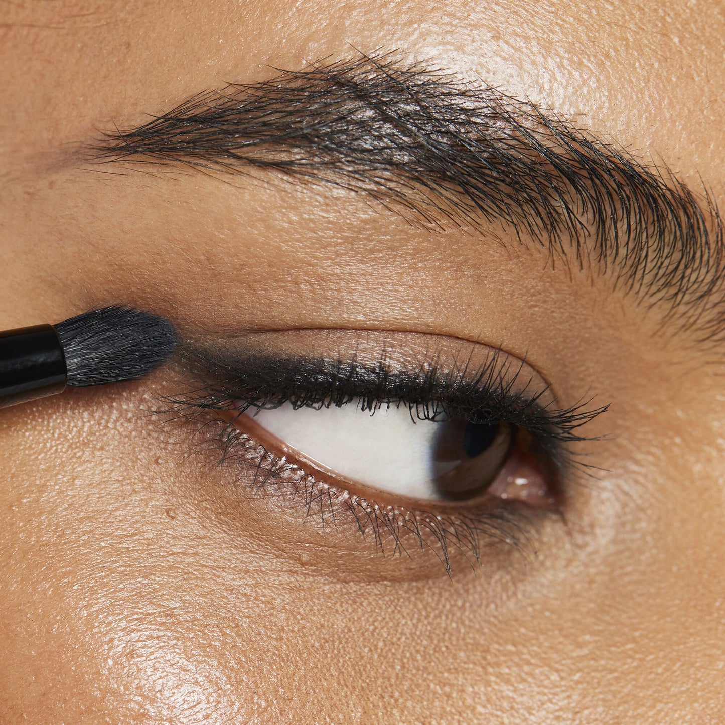smudge-n-smoke-eyeliner-brush-c9 100824_elf_Shikin_Kohl_App_017_RGB_IGF.jpg