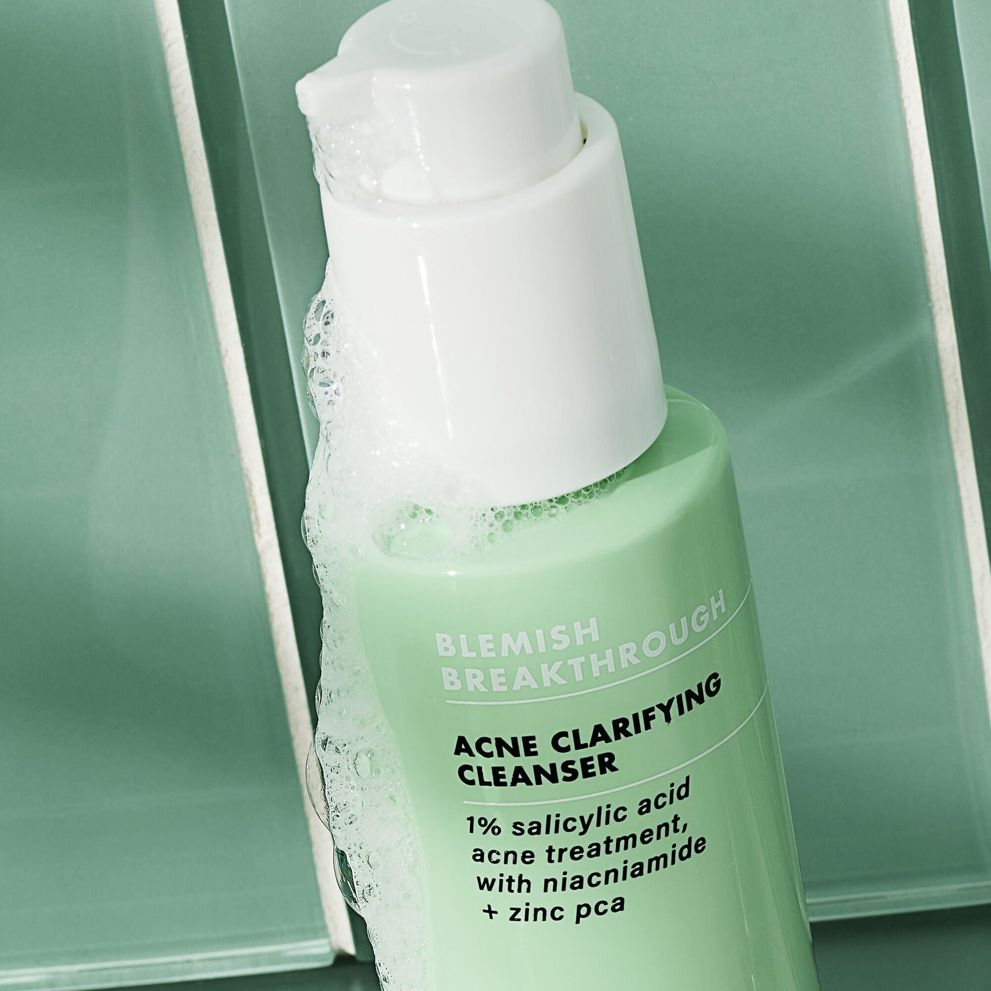 blemish-breakthrough-acne-clarifying-cleanser-f8 02_021622_SL_BT_Cleanser_Back_Lighter_0129_FStack_FINAL_IGF_V2_eb5b7c7b-2de7-4b4a-8d54-43ee3b07523f.jpg