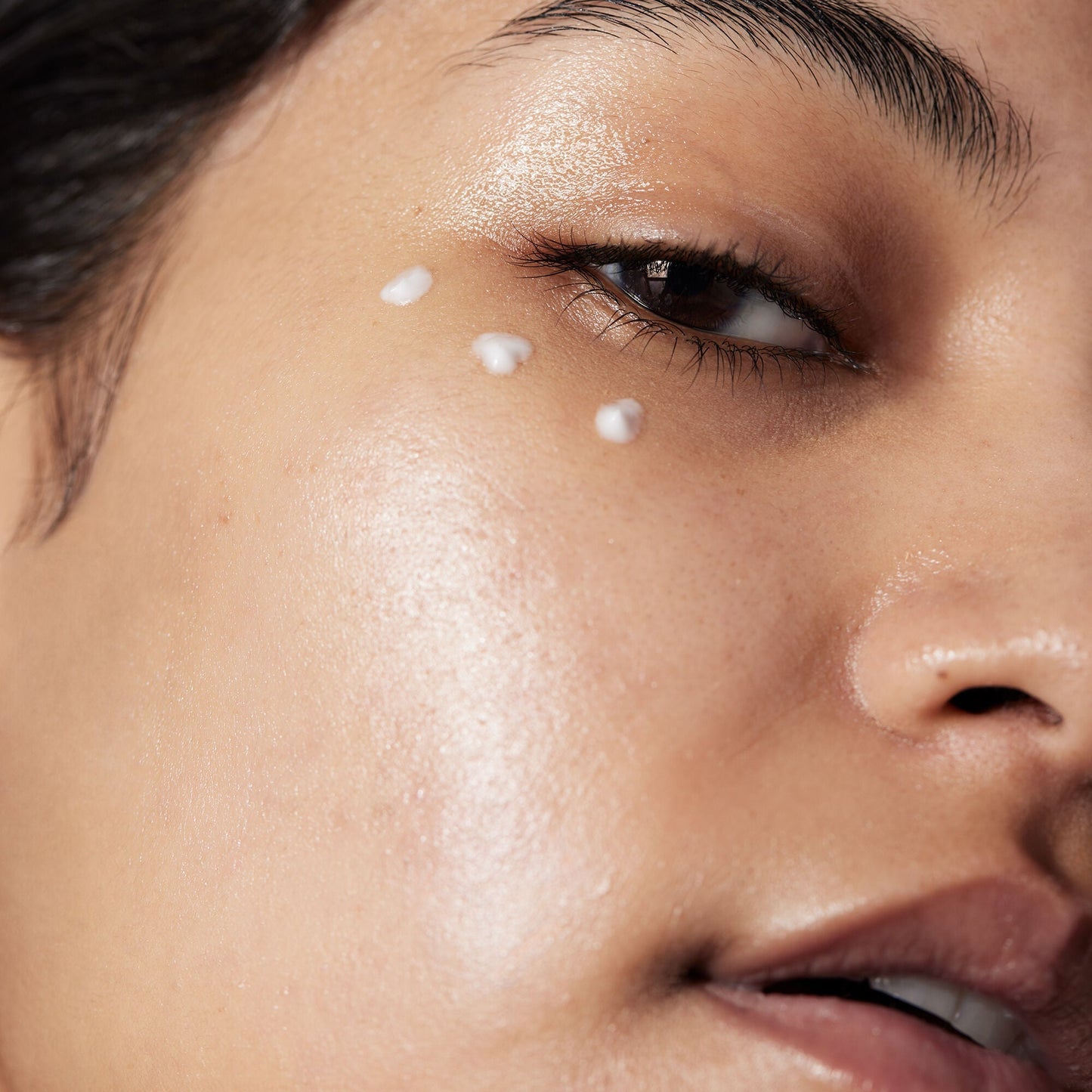 holy-hydration-eye-cream-u3 040822_Model_HH-EyeCream_116_RT1-V1_IGF_3f5819bb-8440-48d0-943c-ab2a2612d116.jpg