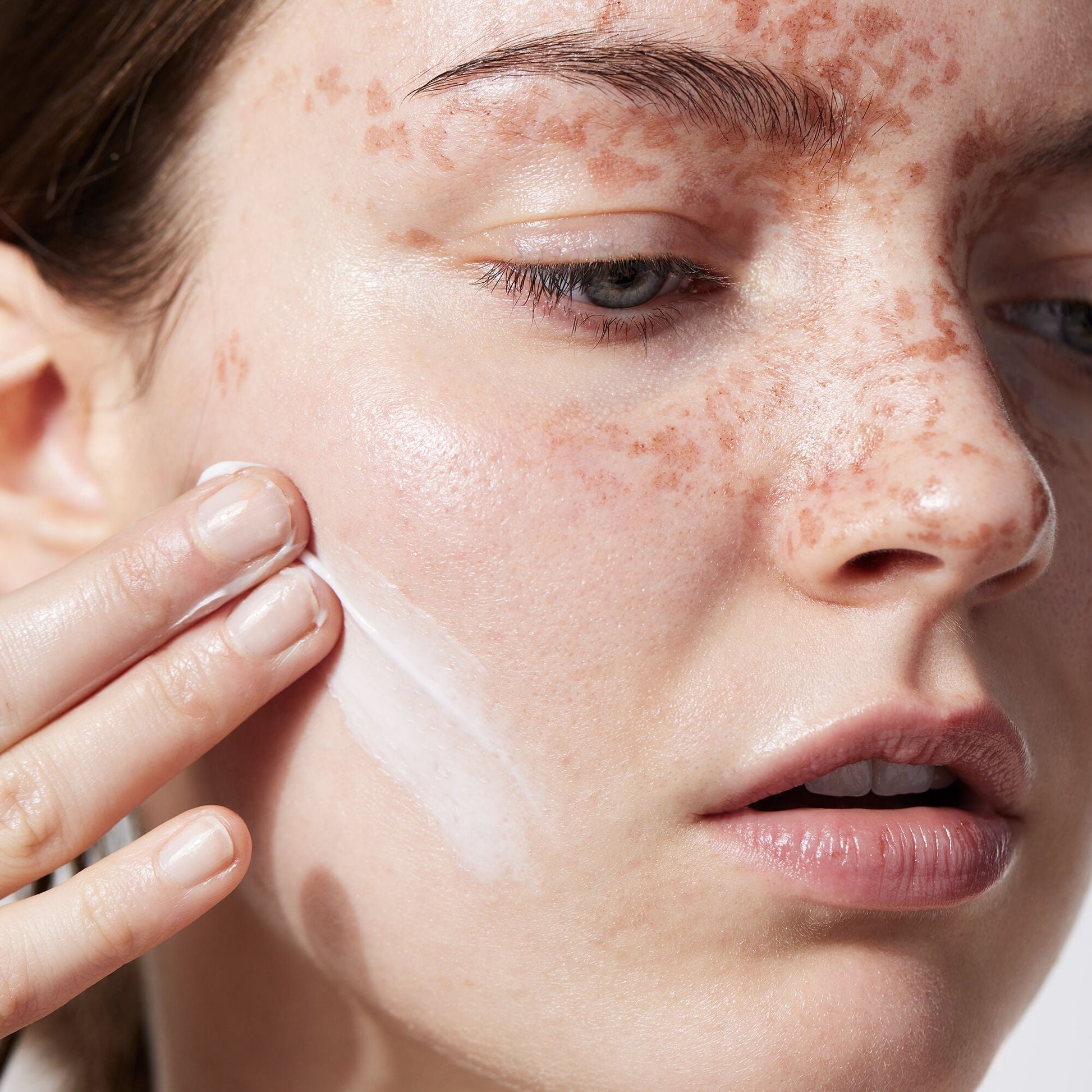 holy-hydration-face-cream-c2 040822_Model_HH-FaceCream_091_RT2-V1_IGF_38740f4c-997d-4161-a3bd-3457855e993f.jpg