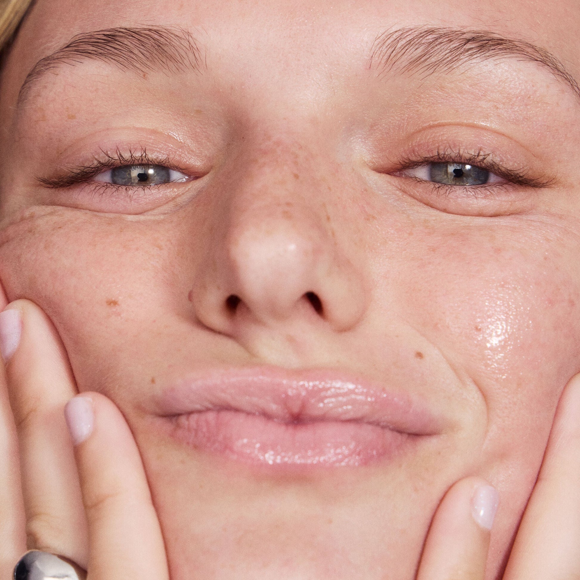 thirst-burst-pore-fecting-toner-a2 042125_SKIN_TBT_Madison_ModelApp_1086_RGB_IGF.jpg