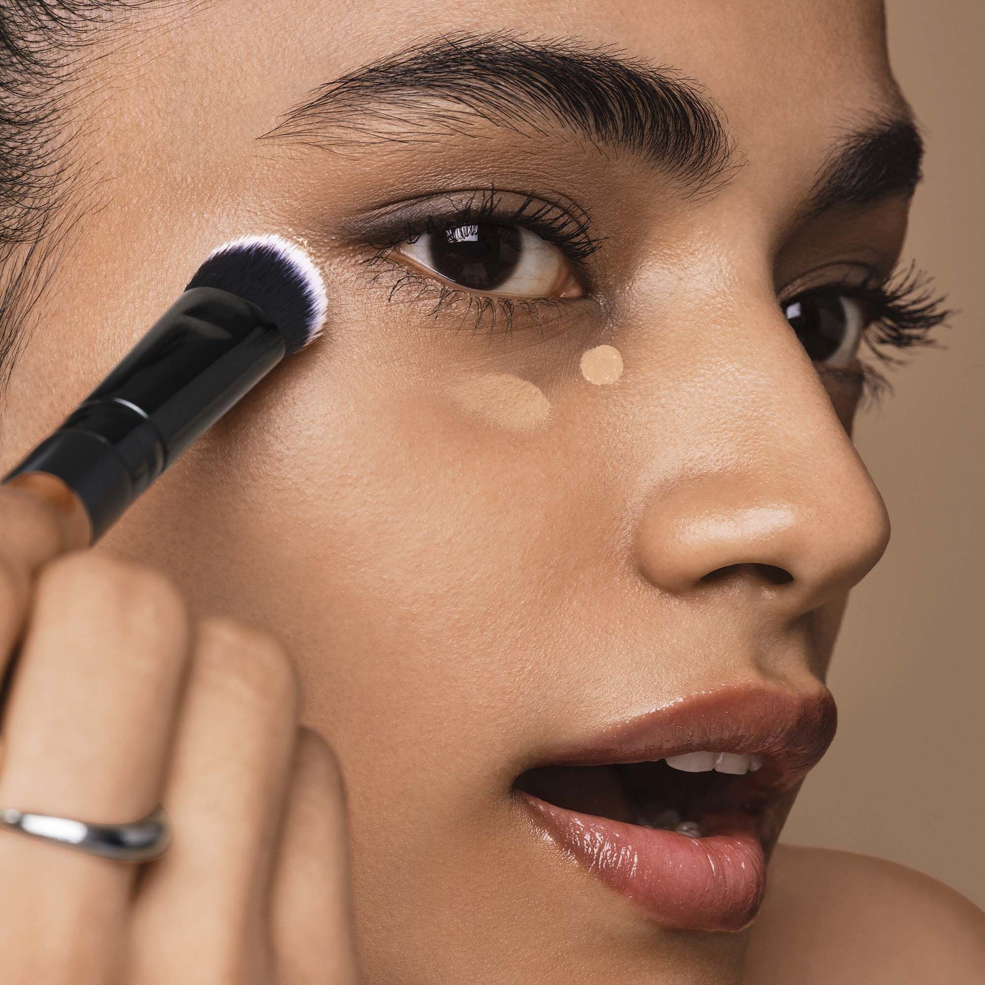 tap-and-blend-concealer-brush-r6 042925_Dipti_SoftGlam_Brushes_App_0044_477_w3QC_IGF.jpg