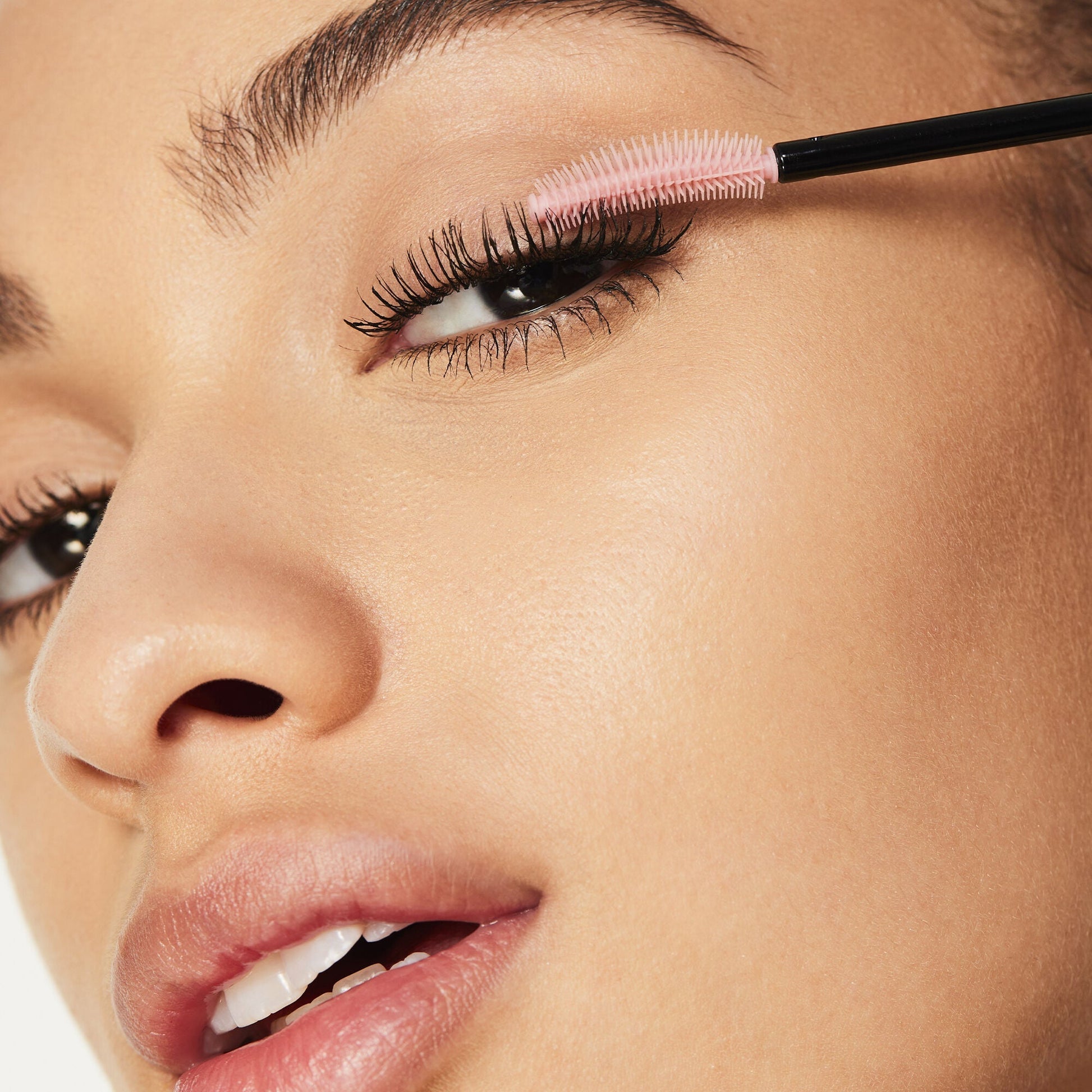 lash-n-roll-mascara-b8 052322_Adriana_LashRoll-After-Black_069_IGF_V2.jpg