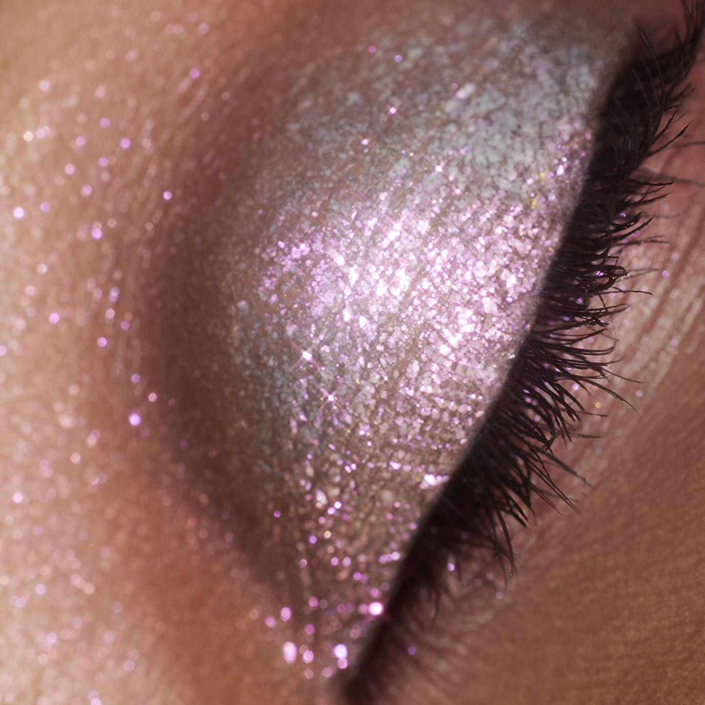 duochrome-liquid-eyeshadow-x9 061223_Chi_SparkPink_0022_FINAL_RGB_IGF.jpg