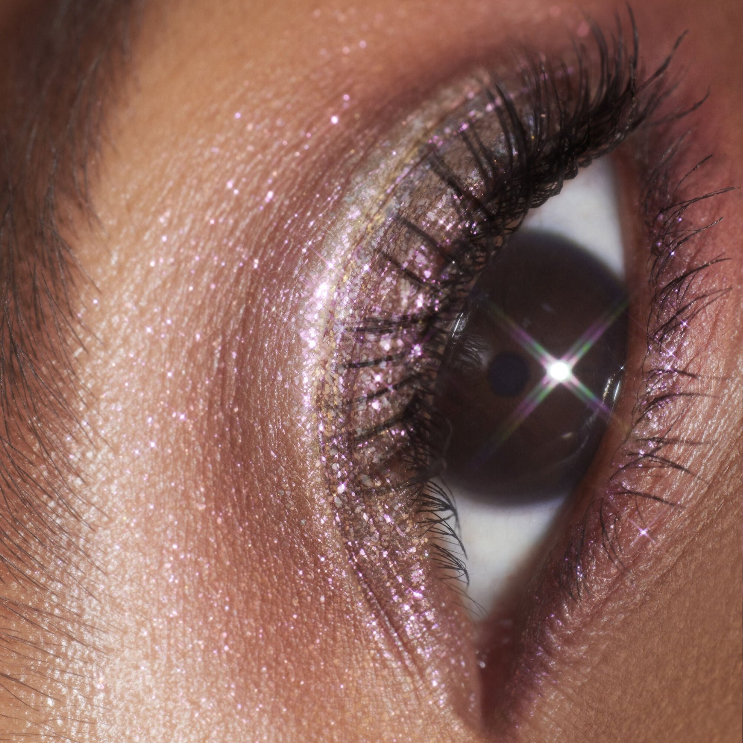duochrome-liquid-eyeshadow-x9 061223_Chi_SparkPink_0023_FINAL_RGB_IGF.jpg