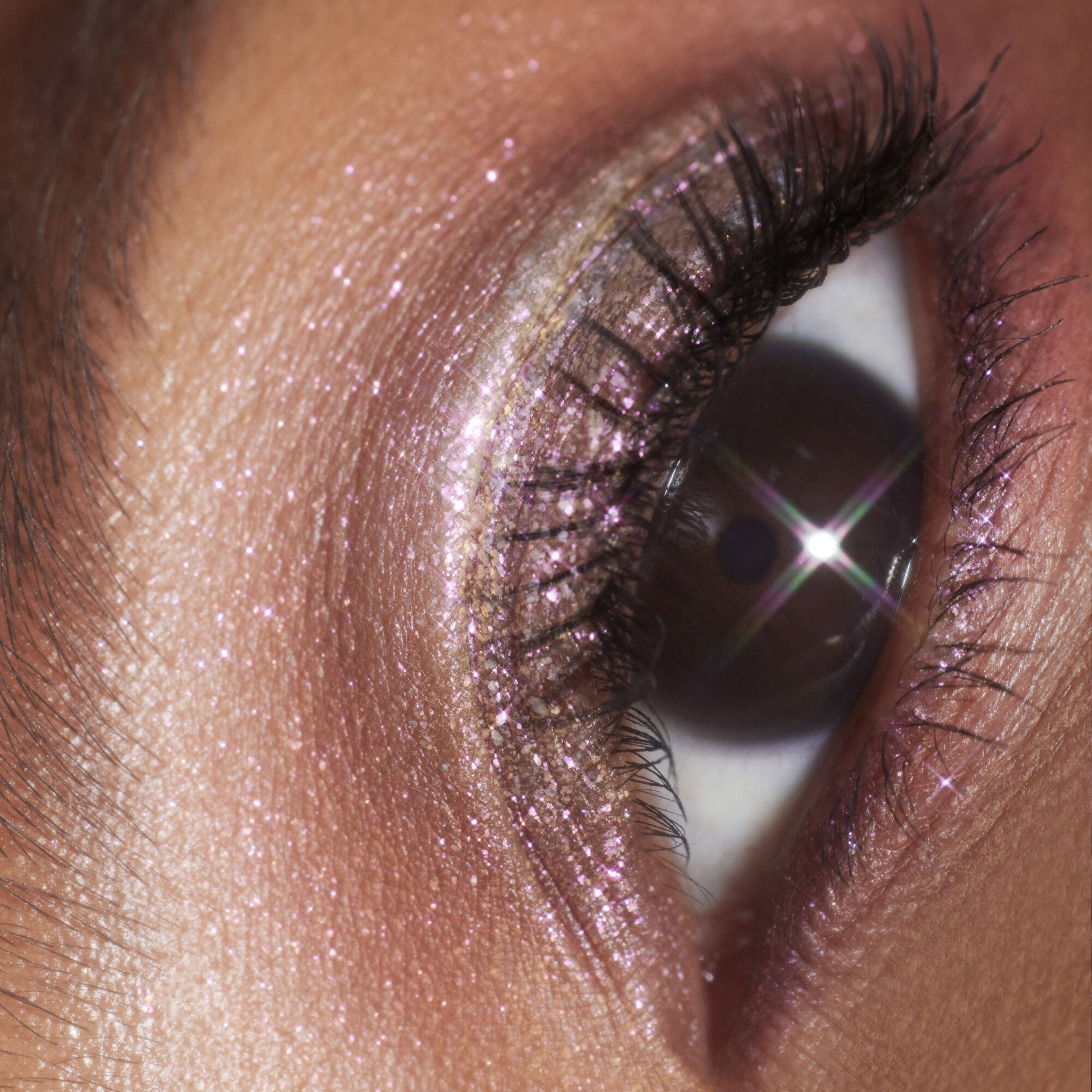 duochrome-liquid-eyeshadow-x9 061223_Chi_SparkPink_0023_FINAL_RGB_IGF.jpg