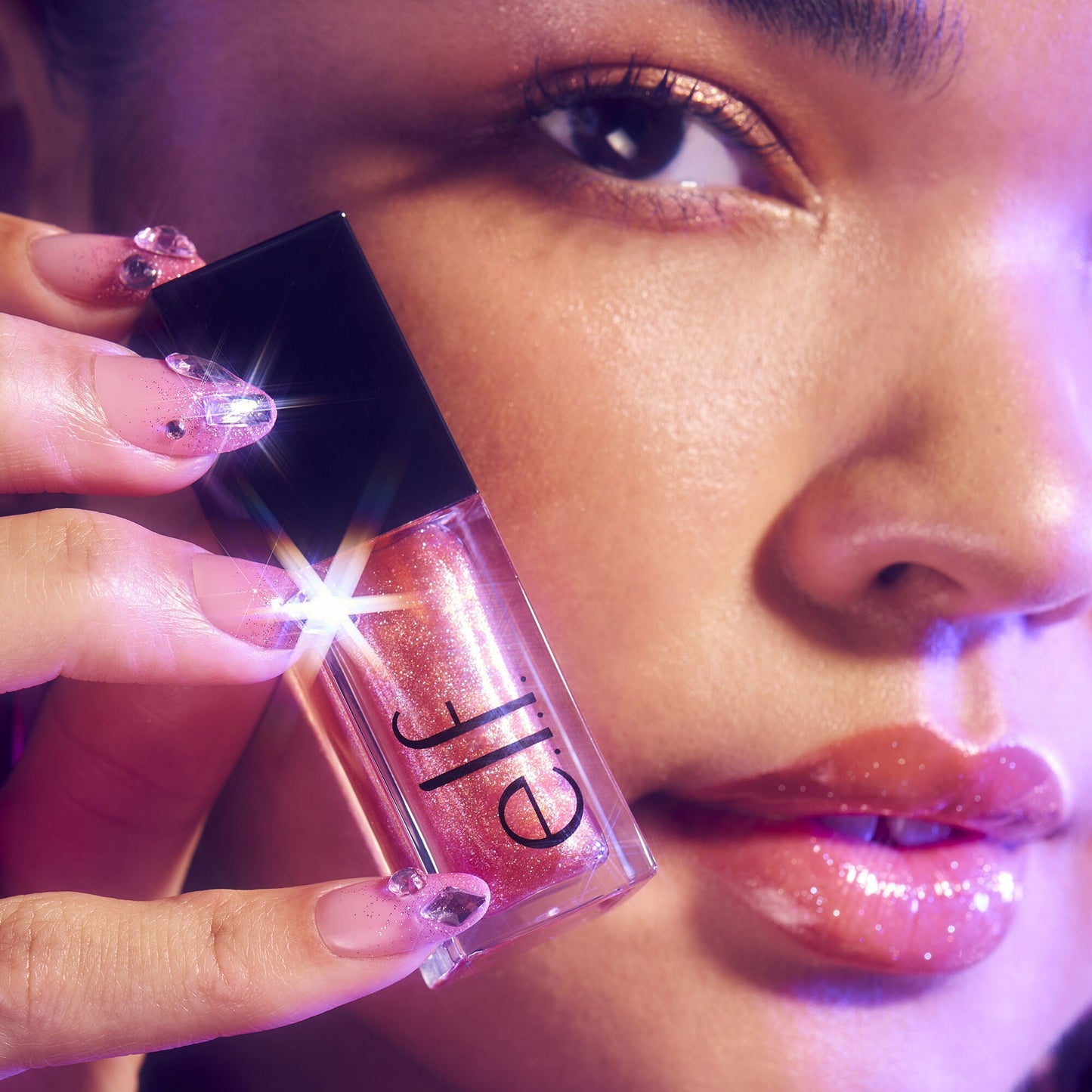 glow-reviver-plumping-lip-oil-m7 072225_Breanna_LipPlump_0391_2000x2000_0613e084-a418-44f9-b40d-c461b7a4b6db.jpg