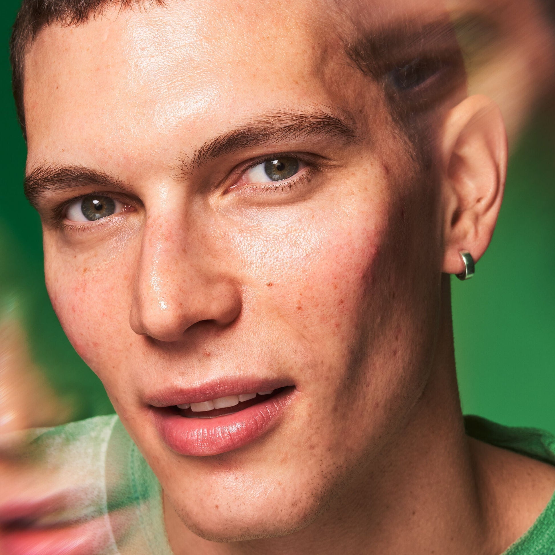 plz-clarify-facial-oil-h2 100924_SKIN_Jean_PlzC_EndLook_0036_v1_RGB_IGF.jpg