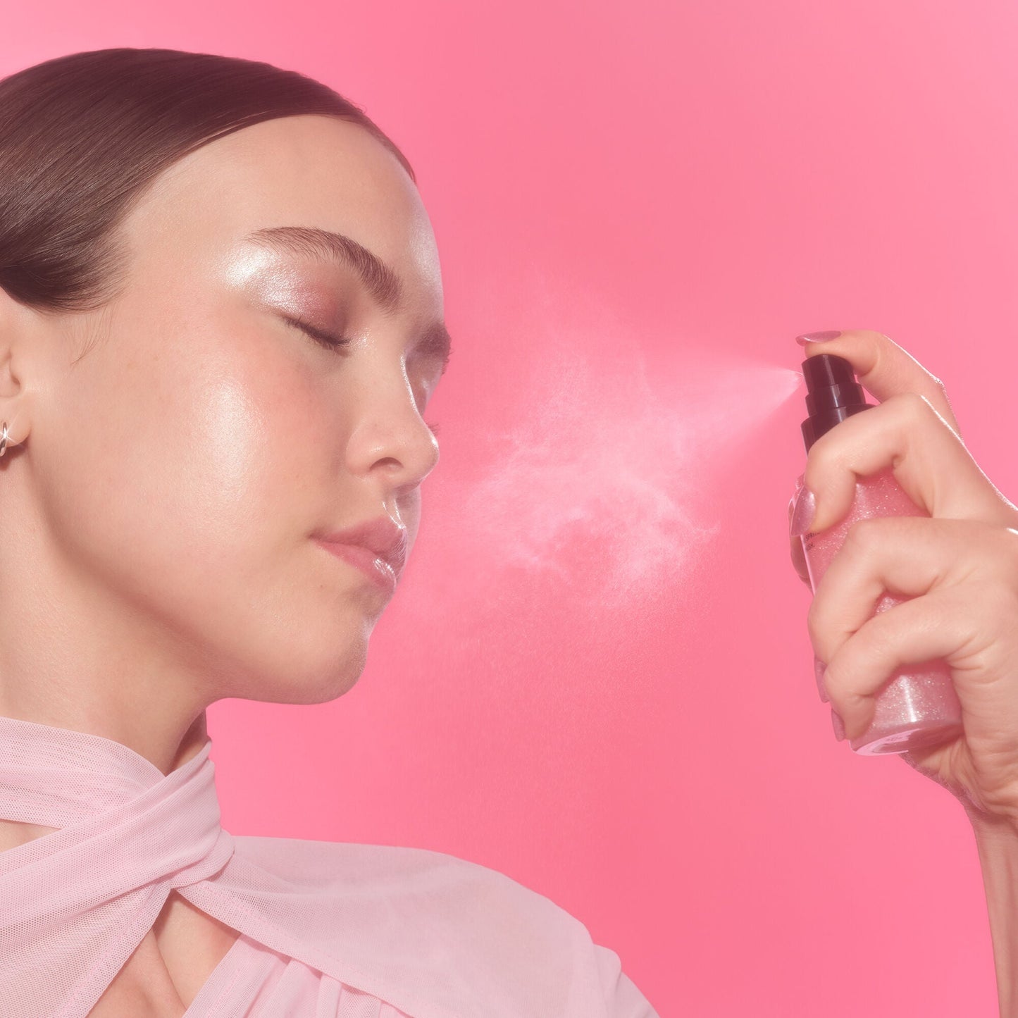 power-grip-rose-setting-spray-q6 102225_Haley_PG_Pink_App_038_v3_RGB_IGF_afa202e0-e395-4ab2-8641-8545bdabb8f6.jpg