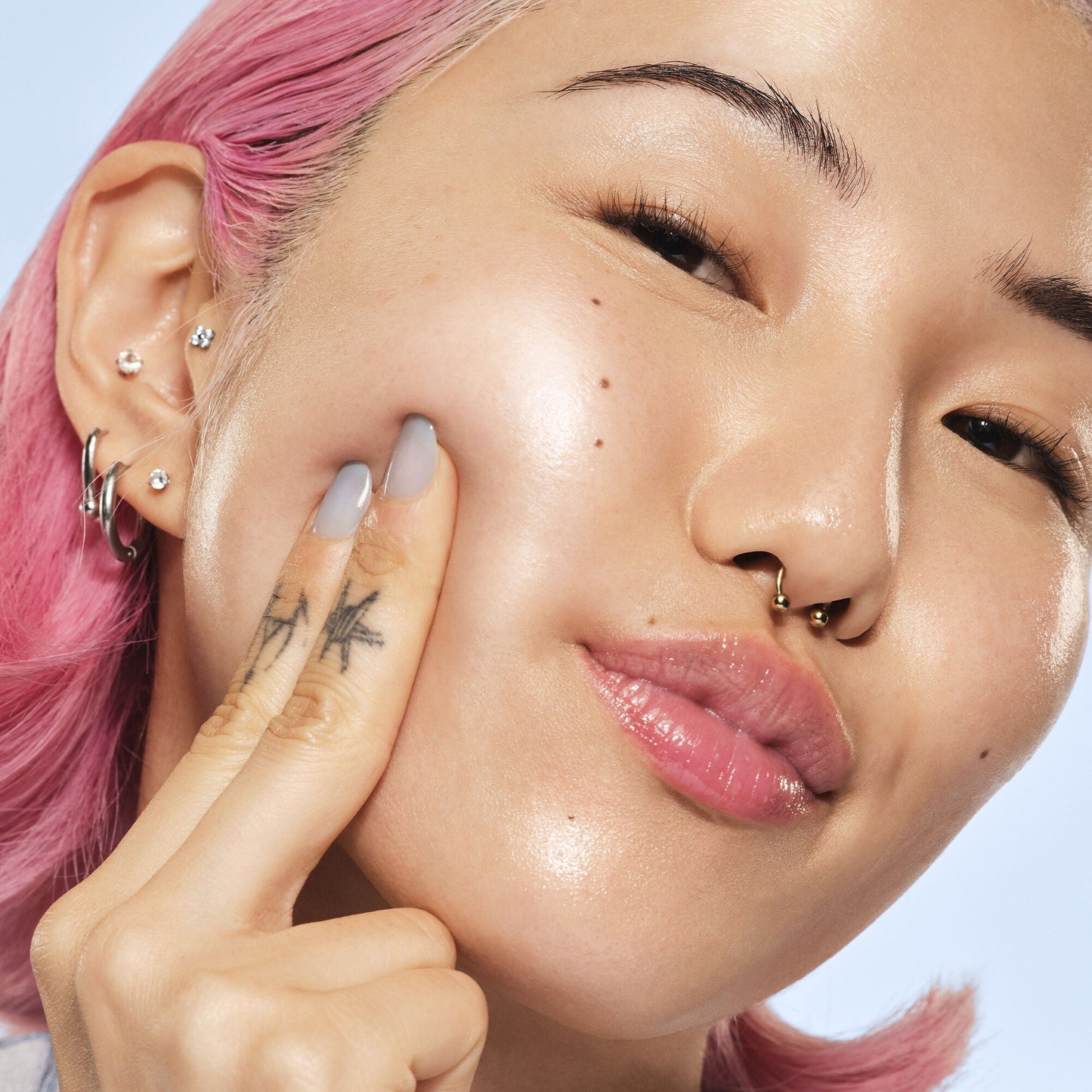 glass-slick-serum-stick-k2 102225_SKIN_Michelle_Editorial_015_w4QC_RGB_IGF_42f2efa3-c76d-440b-9883-58026346f35b.jpg