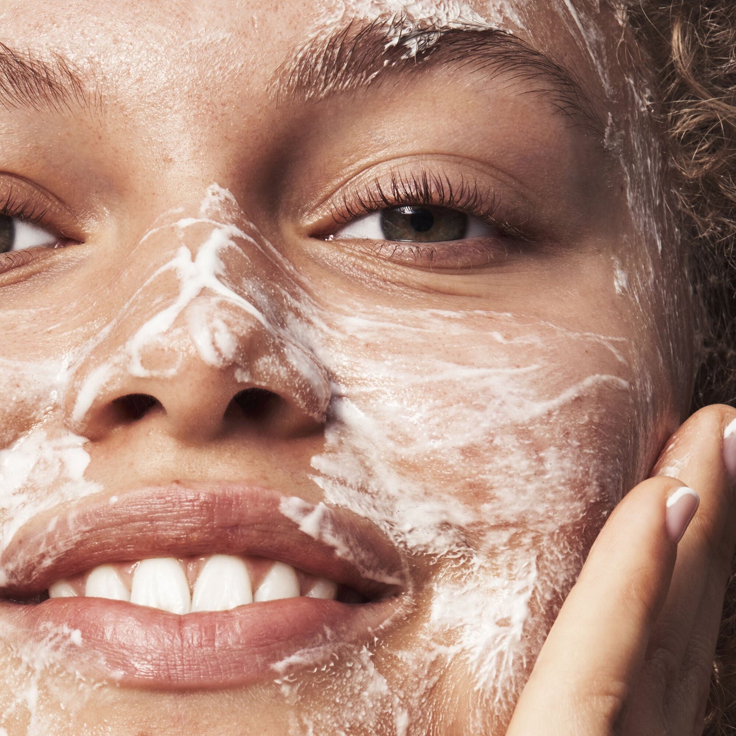 blemish-breakthrough-acne-calming-water-cream-mini-w5 121321_Marley-Acne-Regimen_0117_FINAL_IGF_7be73b38-8681-4e47-be60-37d940df0d6e.jpg