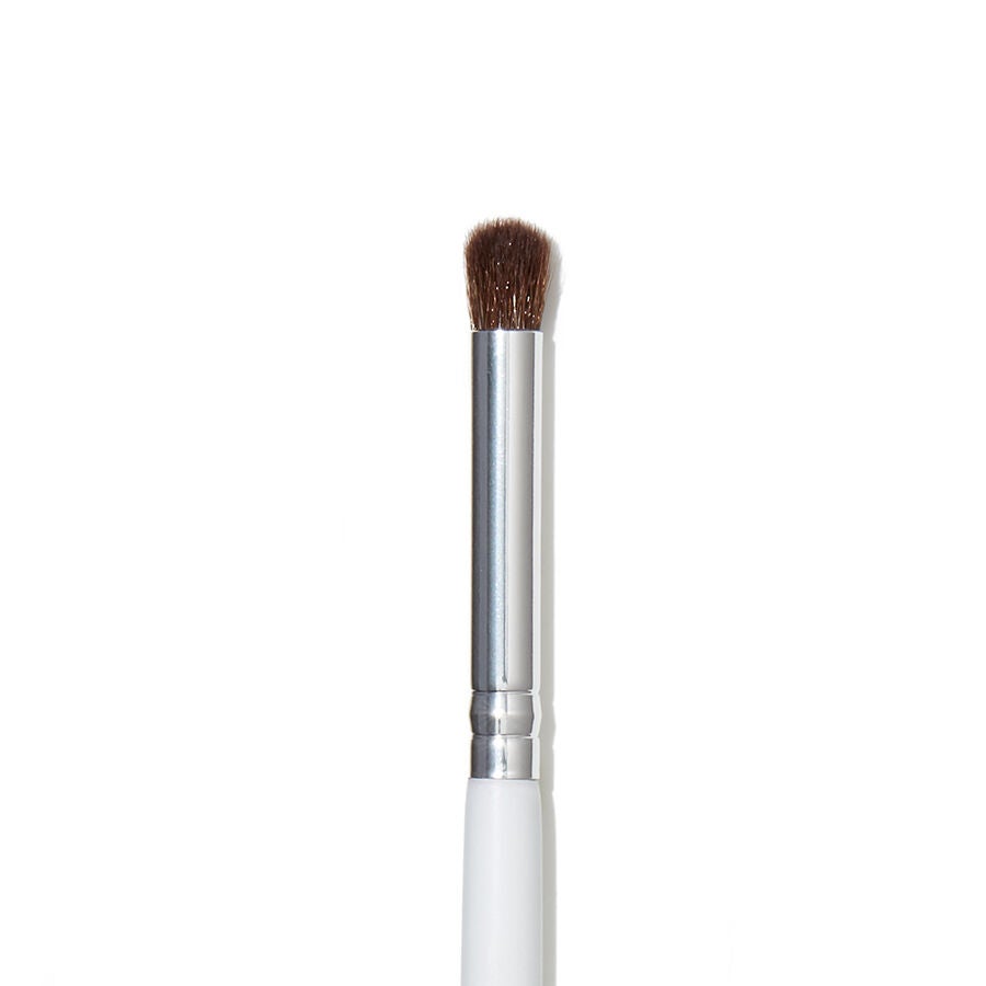 eye-crease-brush-m0 1823_EyeCreaseBrush_Macro.jpg