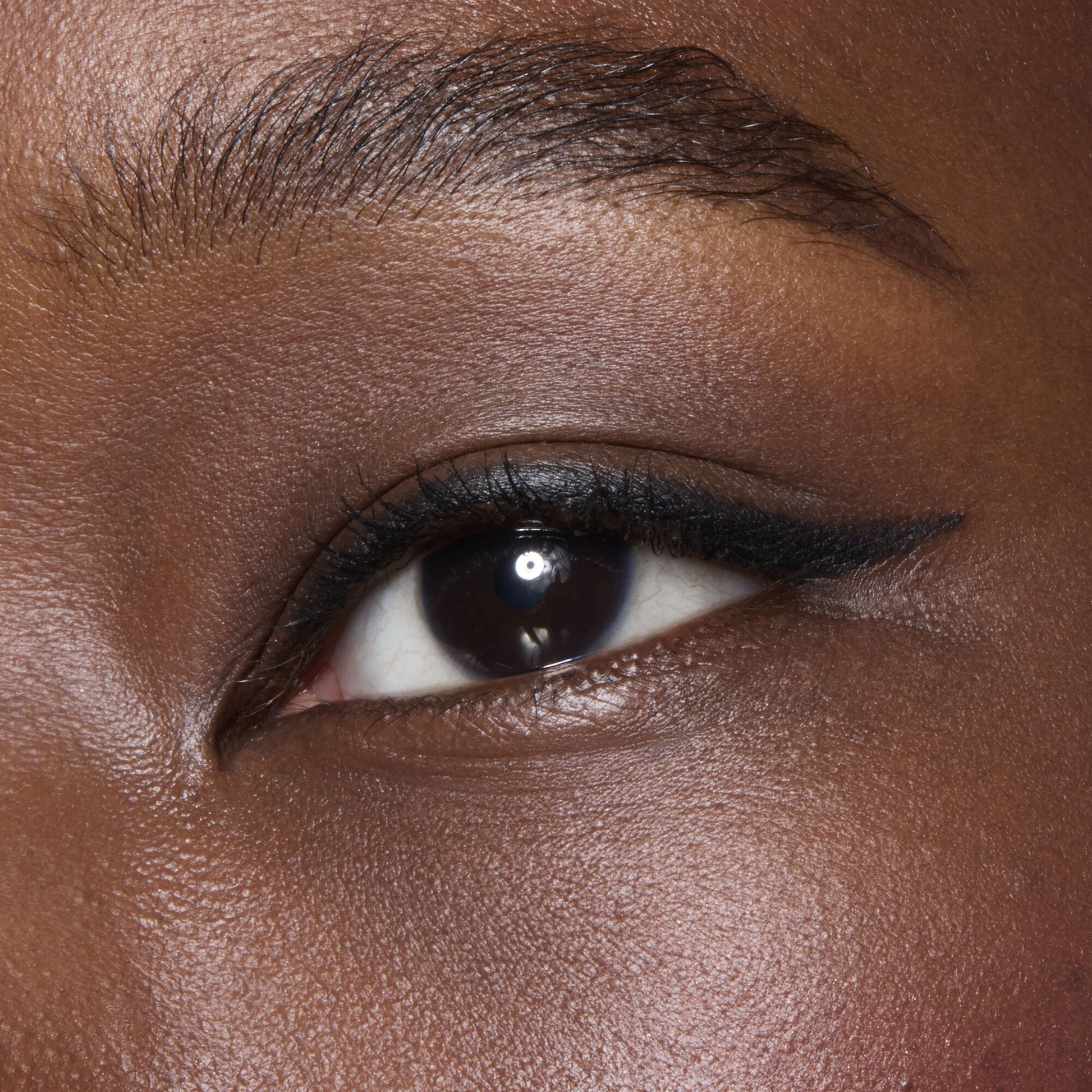 no-budge-retractable-eyeliner-w7 81330_NO_BUDGE_RETRACTABLE_EYELINER_BLACK_BILLIE_0062_V2.jpg