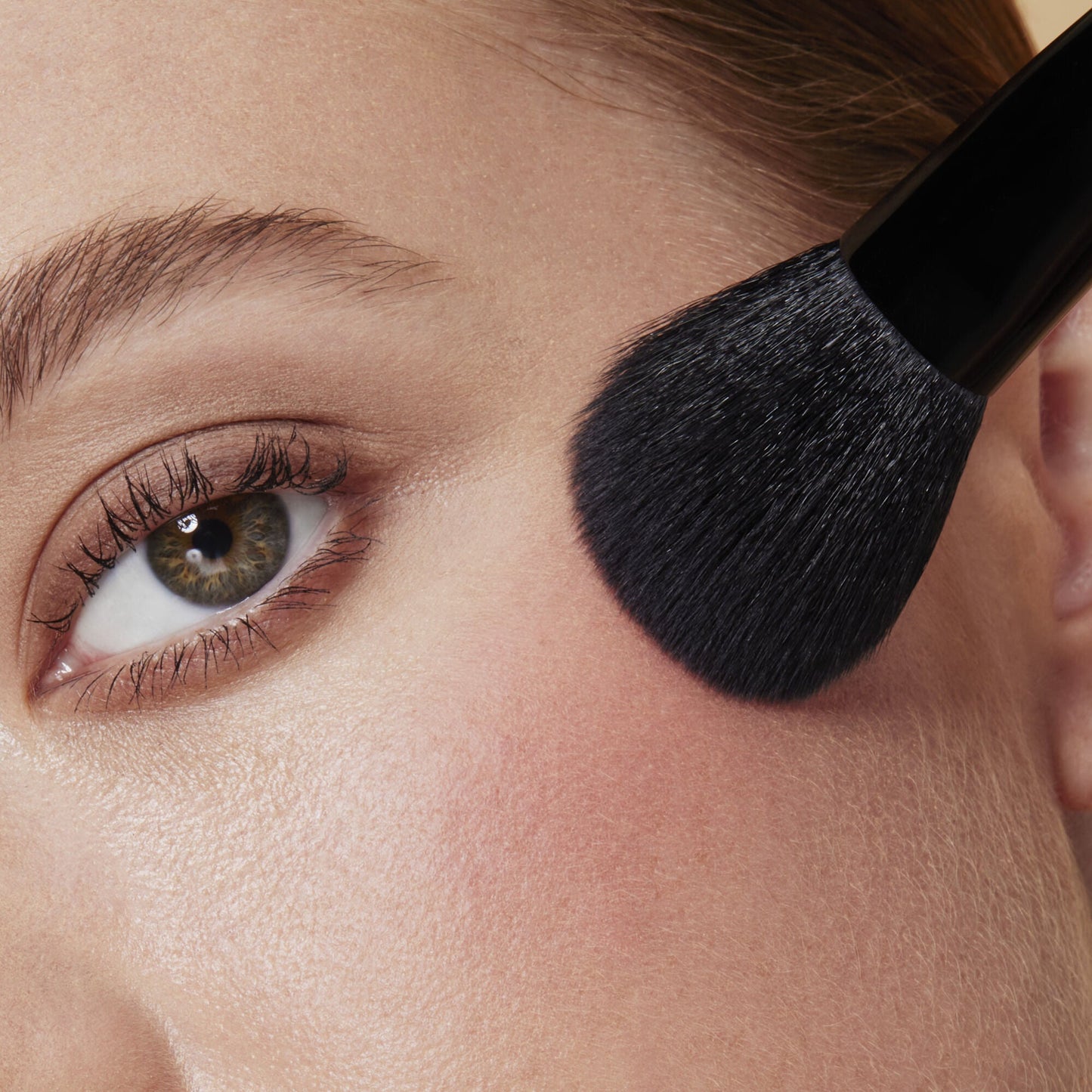 full-face-and-eye-makeup-brush-set-with-travel-case-d7 84674_FULL_FACE_EYE_BRUSH_SET_BLUSH_BRUSH_CARI_0086.jpg