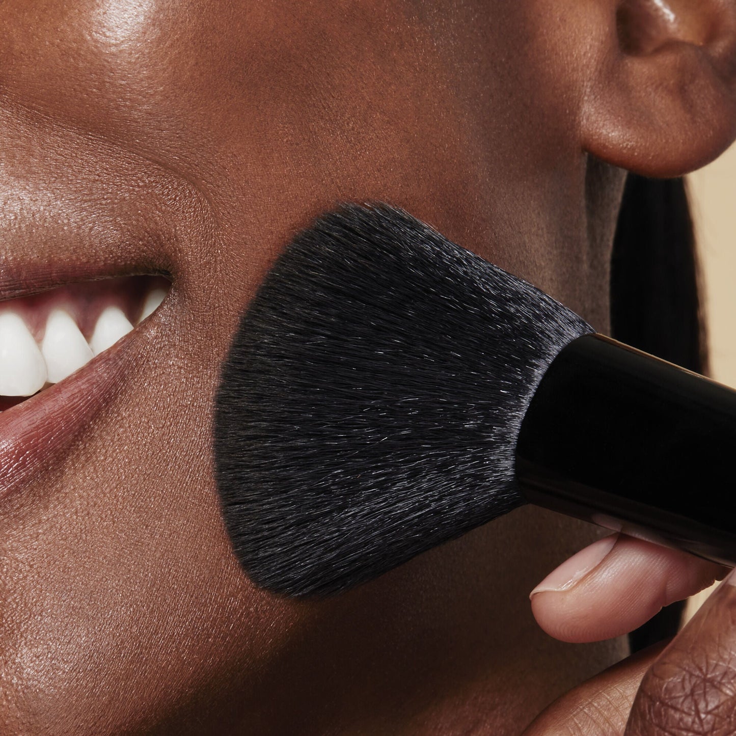 full-face-and-eye-makeup-brush-set-with-travel-case-d7 84674_FULL_FACE_EYE_BRUSH_SET_POWDER_BRUSH_DJ_0118.jpg
